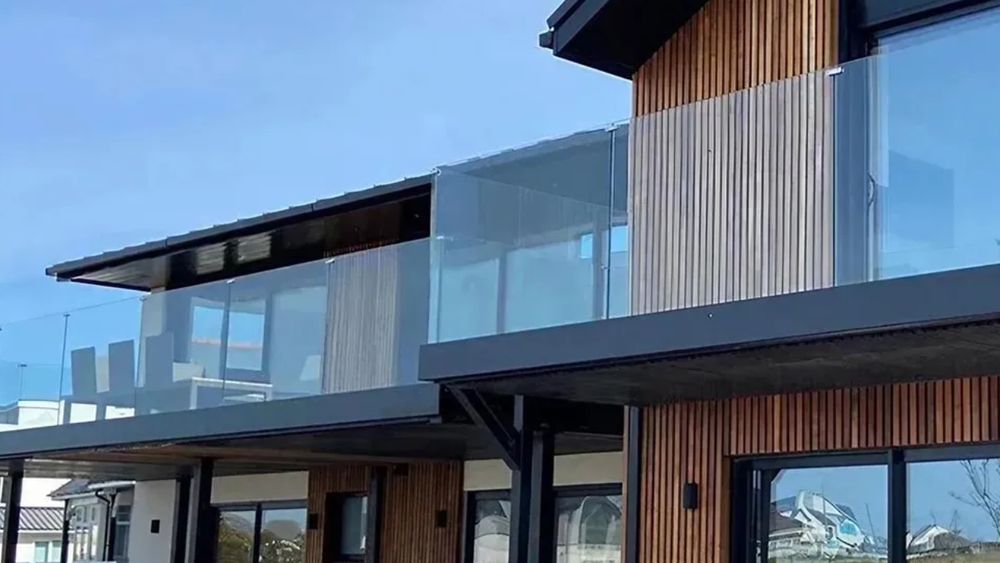 What Elements Need to Be Taken Into Account When Selecting a Glass Railing Design for a Balcony?