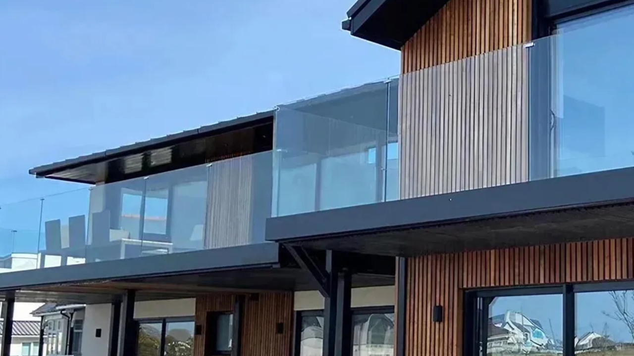 What Elements Need to Be Taken Into Account When Selecting a Glass Railing Design for a Balcony?
